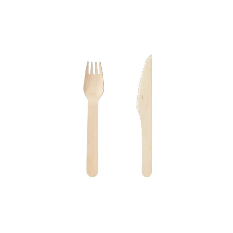 Widelec i nóż drewniane z serwetką zawinięte w papier a'500